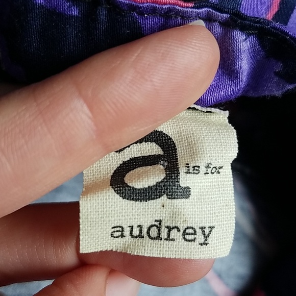 Retro Style Audrey Dress - Picture 6 of 6